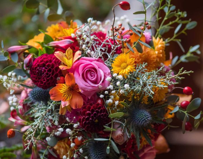 05/04/2023 El significado de las flores: el lenguaje simbólico de la naturaleza.

menudo nos cuesta dar con las palabras oportunas para expresar un concepto o una emoción, y nos encontramos con dificultades. En estos casos es mucho mejor dejar de lado el lenguaje verbal y confiar en el lenguaje de las flores, que vienen en nuestra ayuda como un diccionario real, lleno de significados e intenciones.

SOCIEDAD
ISTOCK