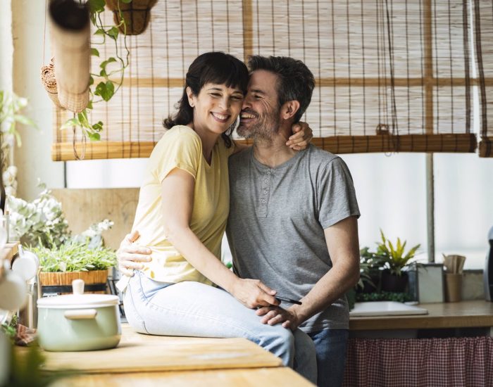 09/06/2022 Claves para luchar por un matrimonio duradero.

tiempo pasa y con él se suceden los inevitables cambios que observamos a nuestro alrededor, en nuestra pareja y en nosotros mismos. Las crisis pueden parecer la prueba de ello. Pero el tiempo nos da también fuerza y memoria para luchar por aquello que teníamos y que queremos seguir teniendo.

SOCIEDAD
ISTOCK