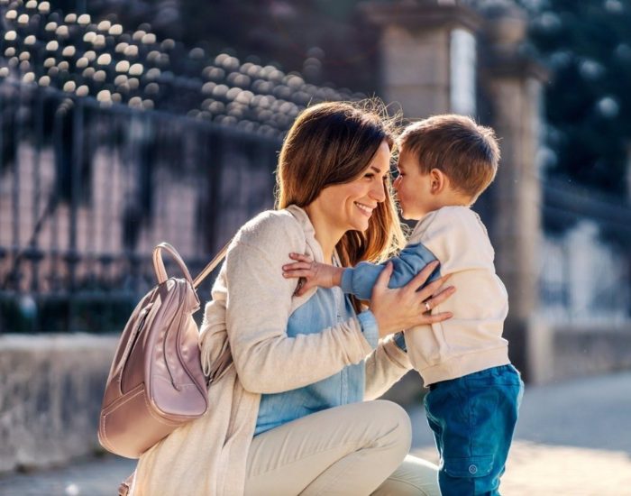 19/07/2023 Di a tus hijos 'te quiero', y deja que surja la magia.

Decir "te quiero" es una expresión cargada de amor y cariño que va mucho más allá de las simples palabras. Para el desarrollo emocional de nuestros niños, estas tres palabras tienen un impacto profundo y positivo que va a moldear su crecimiento en el ámbito afectivo y social.

SOCIEDAD
ISTOCK