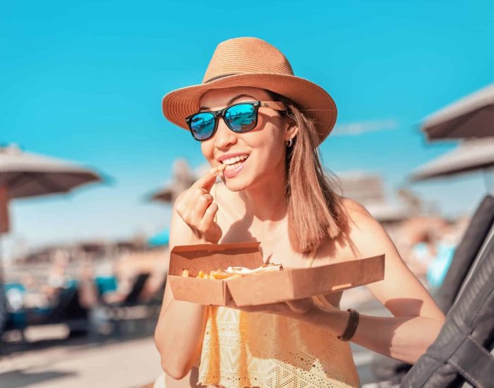 26/07/2023 8 trucos para controlar el colesterol alto en verano.

verano es una temporada que invita a disfrutar del aire libre, las comidas al aire libre y las delicias veraniegas. Sin embargo, para aquellas personas que tienen colesterol alto, es esencial mantener un enfoque consciente en la alimentación y el estilo de vida para mantener los niveles de colesterol bajo control.

SOCIEDAD
ISTOCK