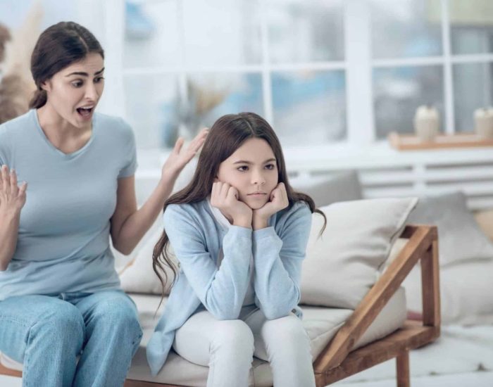 16/08/2023 Para ser un buen padre, nunca debes realizar ninguno de estos cinco hábitos frente a tus hijos..

padres son el espejo frente al que se miran los hijos y del que toman nota a la hora de decidir qué es un comportamiento aceptable. Por ello, es muy importante recordar la importancia de mostrarse como una buena figura, garante de los valores que se desean transmitir. Al mismo tiempo, hay que tener en cuenta que existe una serie de hábitos que es mejor evitar frente a los más pequeños.

SOCIEDAD
ISTOCK