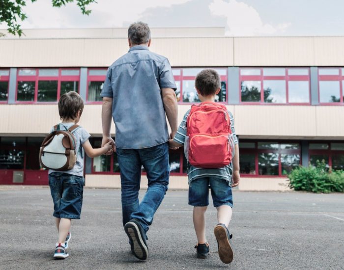 24/08/2023 La vuelta al cole es un buen momento para empezar a cuidar la salud de los pequeños..

muchas las cosas que hay que preparar para la vuelta al cole. No solo hablamos del material escolar, o recuperar rutinas como los madrugones. También hay que preparar a los niños de cara al esfuerzo que requiere el año escolar y toca fortalecer la salud de los hijos para el gran reto que se avecina. Y con este fin, desde la Asociación Americana de Pediatría se ofrecen varios consejos a los padres.

SOCIEDAD
ISTCOK