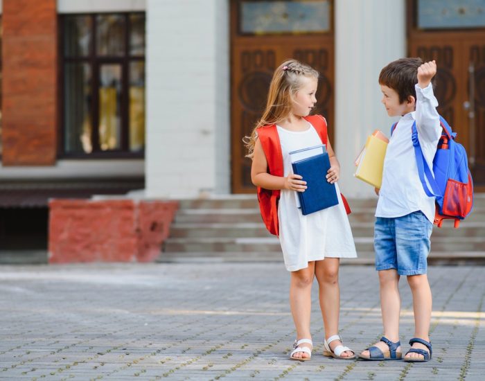 16/11/2022 Claves para empezar bien el curso..

inicio de un nuevo curso escolar es un momento emocionante y crucial en la vida de los niños. Este período marca el comienzo de nuevas experiencias, amistades y desafíos académicos. Un buen inicio de curso escolar no solo es importante para establecer una base sólida para el aprendizaje futuro, sino que también influye en la actitud de los niños hacia la educación en general. En este artículo, exploraremos por qué es esencial proporcionar a los niños un comienzo de curso exitoso y cómo esto puede beneficiar su desarrollo a lo largo del año escolar y más allá.

SOCIEDAD
ISTOCK