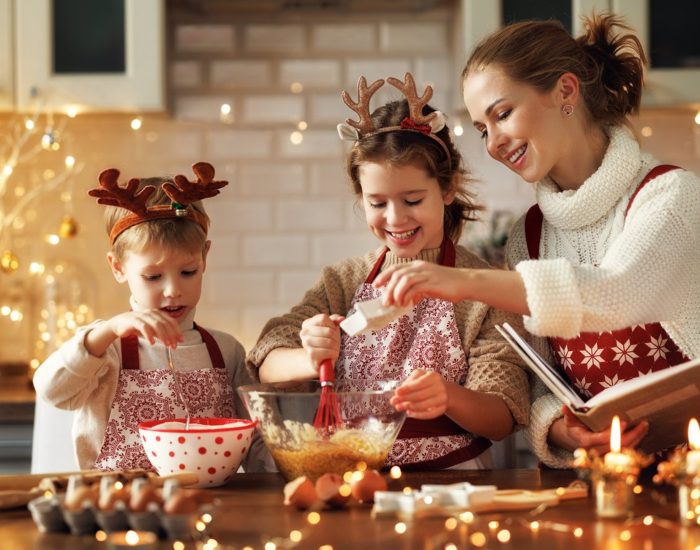 12/11/2021 Guía de vacaciones de Navidad para padres y madres divorciados.

las grandes fechas de navidad, con sus cenas de empresa, reuniones familiares, grandes escaparates que nos llaman a comprar los regalos* pero también llega la problemática de cumplir los convenios reguladores y las sentencias para familias donde los progenitores se han separado o divorciado.

SOCIEDAD
ISTOCK