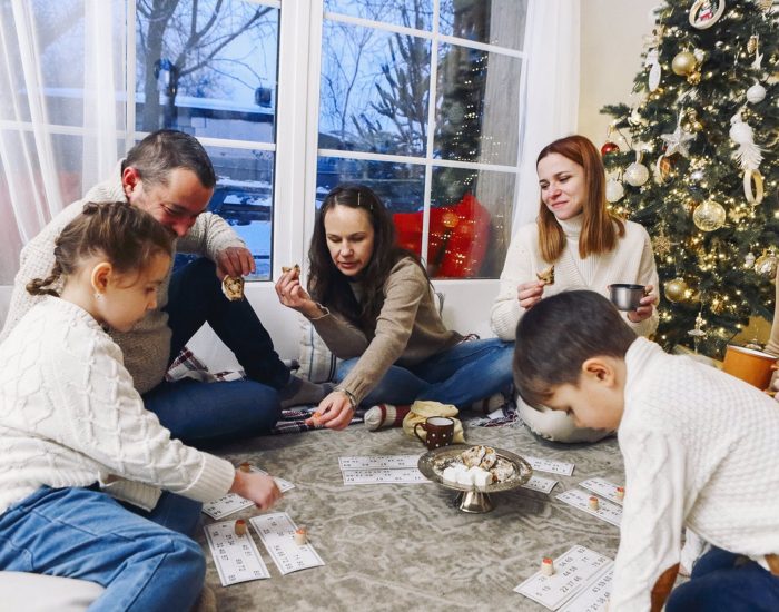 27/12/2023 Juegos tradicionales para disfrutar la Navidad en familia.

Navidad es una época llena de alegría, amor y tradiciones familiares. Para hacer que estas festividades sean aún más especiales, ¿por qué no incorporar algunos juegos tradicionales que llenarán de risas y diversión la casa? Aquí te presentamos algunos juegos clásicos de Navidad perfectos para compartir con los niños y crear recuerdos duraderos.

SOCIEDAD
ISTOCK