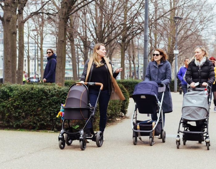 23/02/2024 La tribu en la crianza, un apoyo que conviene recuperar.

un mundo cada vez más conectado, pero también más solitario, la necesidad de una tribu o comunidad para criar a los hijos resurge como un concepto fundamental que merece nuestra atención y reflexión. Desde tiempos inmemoriales, las culturas han reconocido que criar a un niño es una empresa que involucra a toda la familia cercana y extensa y también a la comunidad. Sin embargo, en la era contemporánea, esta noción de tribu ha ido perdiendo terreno, dejando un vacío que puede afectar profundamente al desarrollo de las futuras generaciones.

SOCIEDAD
ISTOCK