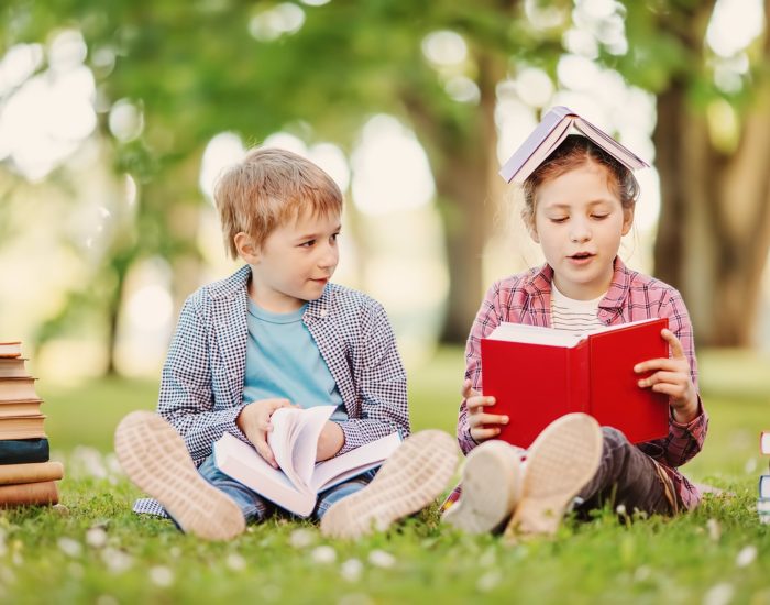 21/06/2022 Libros, el antídoto perfecto a las pantallas.

que cientos de estudios científicos demuestran que la lectura por placer tiene un impacto único en el aprendizaje cognitivo de los niños? Fomenta el lenguaje, los conocimientos generales, la atención, la creatividad, la expresión oral, la escritura, la autocomprensión y la empatía. No hay herramienta más útil para el desarrollo cerebral que un libro.

SOCIEDAD
ISTOCK