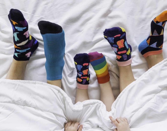 21/03/2021 Los calcetines desparejados y su significado para niños y personas con síndrome de Down.

calcetines desparejados, una moda divertida y cada vez más popular, no solo son una declaración de estilo, sino también un símbolo de aceptación y celebración de la diversidad. Para muchos niños y personas con síndrome de Down, los calcetines desparejados no son solo una elección de moda, sino una forma de expresar su singularidad y celebrar sus diferencias.

SOCIEDAD
ISTOCK