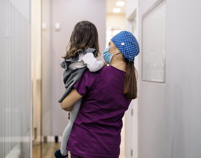 20/12/2020 Importancia de llevar a los niños al dentista.

el momento en que los primeros dientes de leche hacen su aparición, la salud bucodental de los niños se convierte en una prioridad fundamental para su desarrollo integral. Lugares como la clínica de odontopediatría córdoba recomiendan tener una boca sana, ya que es esencial para que los pequeños puedan disfrutar de una alimentación adecuada, una correcta fonación y, en definitiva, una mejor calidad de vida.

SOCIEDAD
ISTOCK