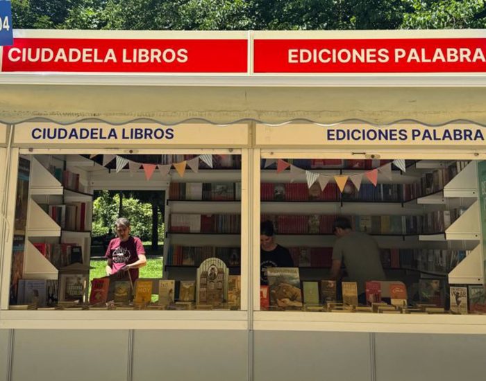 31/05/2024 Razones para visitar la Feria del Libro 2024.

Feria del Libro de Madrid se inaugura oficialmente hoy por la Reina Letizia y este año promete ser más emocionante que nunca. ¿Te imaginas tener tu libro favorito firmado por su autor? Este es tu momento para hacer realidad ese sueño. Del 31 de mayo al 16 de junio, nuestra ciudad se convertirá en el epicentro de la literatura. El emblemático parque de El Retiro reunirá en esta edición número 83 a autores reconocidos y emergentes de todos los géneros literarios.

SOCIEDAD
PALABRA