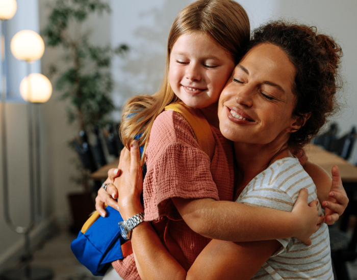 3 rutinas para conectar con tu hijo y vaciar su mochila emocional tras el colegio