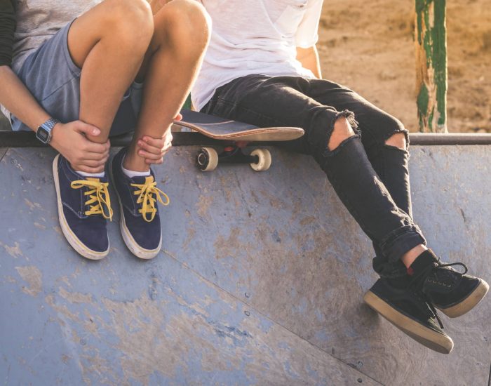 Los adolescentes necesitan definir su propia identidad y buscan parecerse a sus iguales. Fabio Principe (iStock)